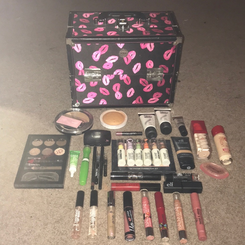makeup tote and makeup